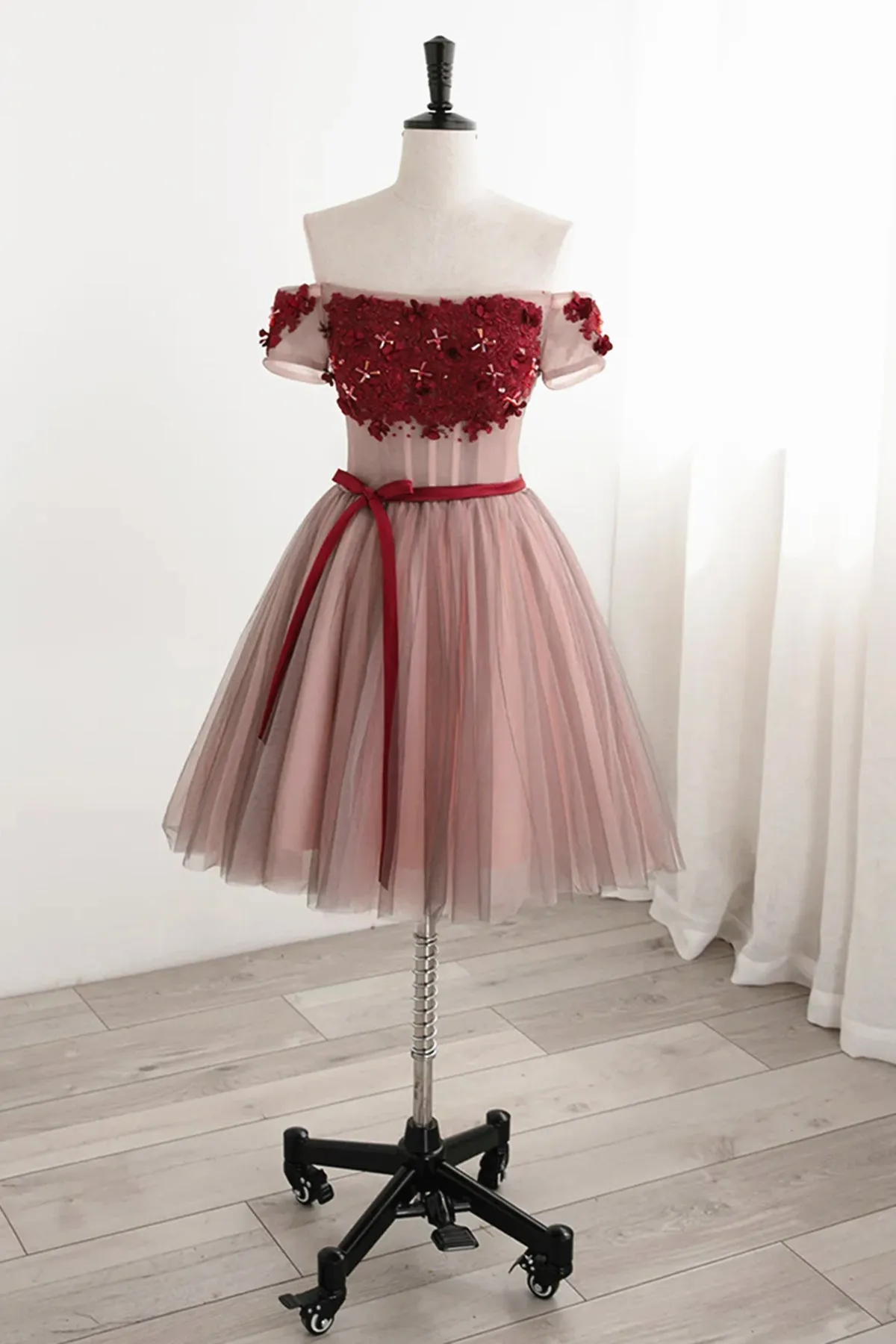 Luolandi A Line Strapless Off the Shoulder Red Flowers Short Tulle Lace up Homecoming Dresses