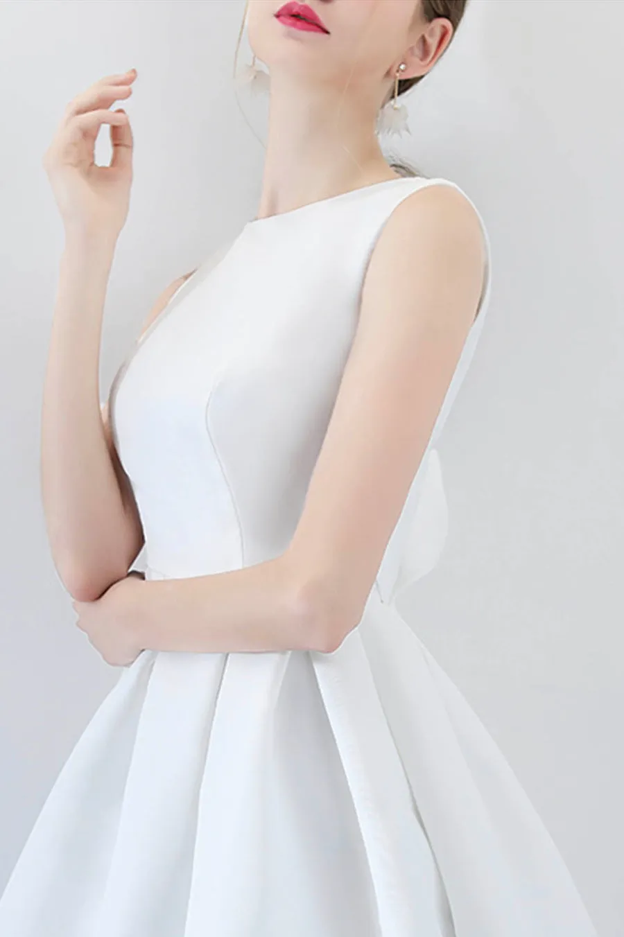 Luolandi White Satin Short Prom Dresses A-Line Cocktail dresses with Bow Pure Color