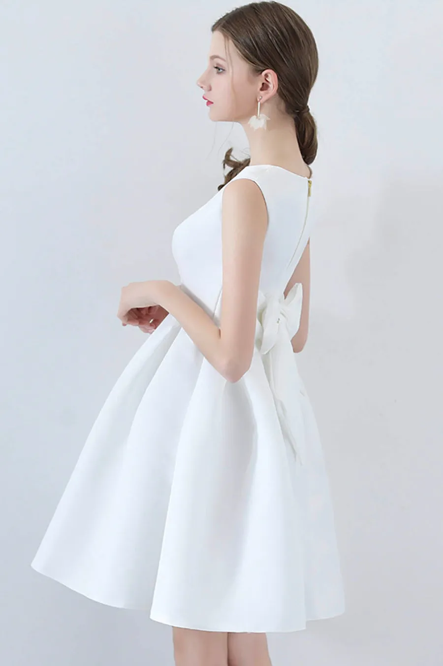 Luolandi White Satin Short Prom Dresses A-Line Cocktail dresses with Bow Pure Color